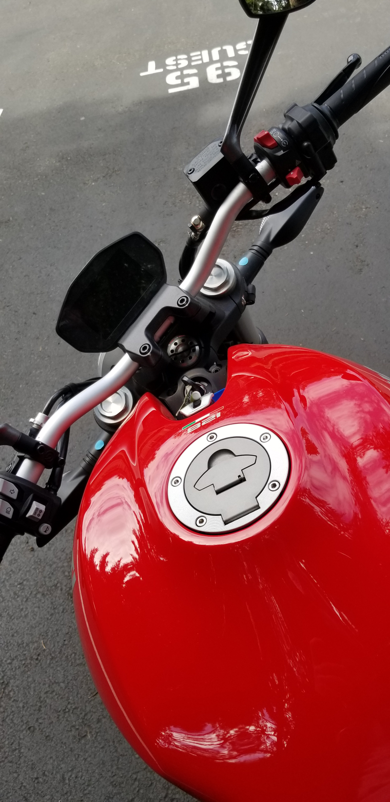 Illustration for article titled My local Ducati dealer gave me an 821 Monster for the night
